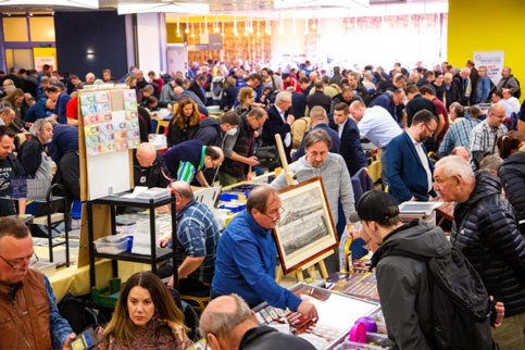 Zázemí čtyřhvězdičkového hotelu Olympik umožňuje bezbariérový vstup pro návštěvníky a v okolí se dá bez problému zaparkovat .V pátek s platbou v parkovacím automatu, v sobotu pak již zdarma. Hotel je situován několik minut pěšky od metra Invalidovna a zastávky tramvaje.